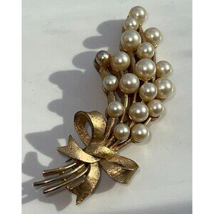Vintage Crown Trifari Faux Pearl Bouquet Spray Ribbon Brooch Signed Trifari Retr